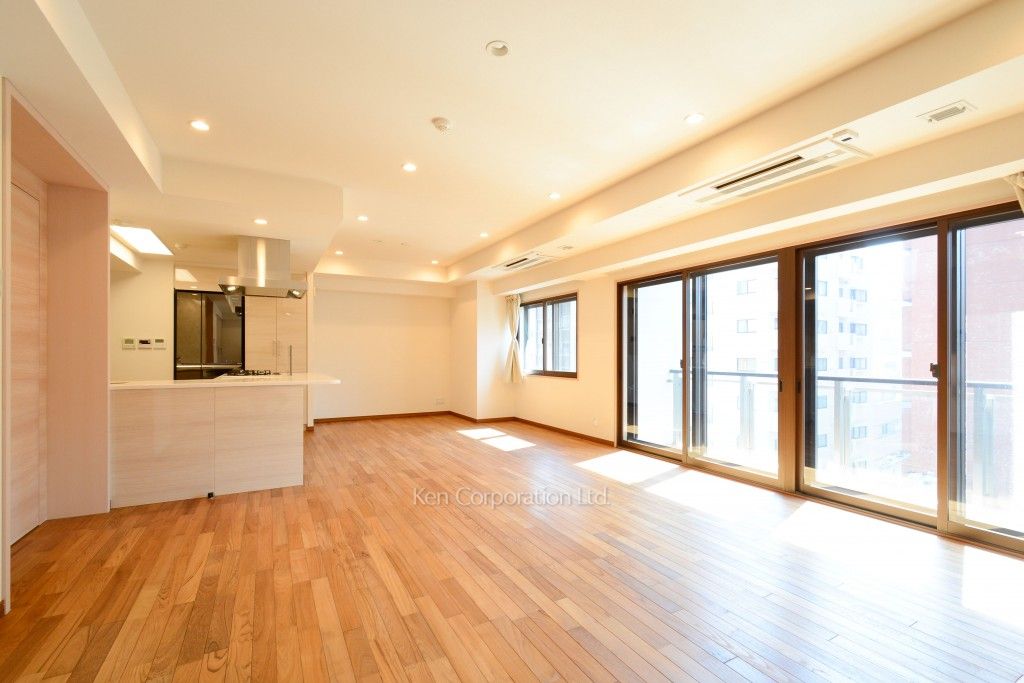 キングホームズ青山の写真 リビングダイニング