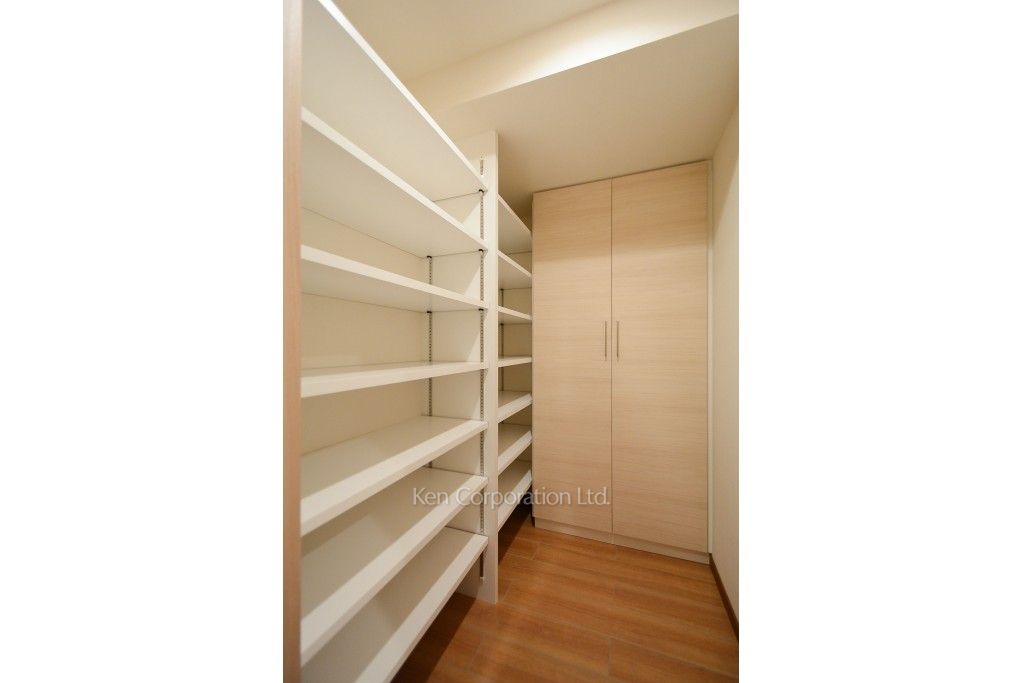 キングホームズ青山の写真 シューズインクローゼット