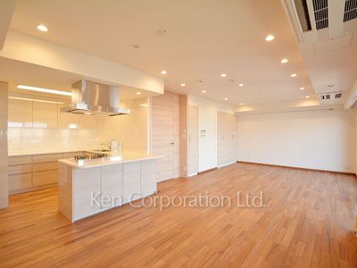 キングホームズ青山の写真 リビングダイニング