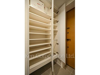 東京ガーデンテラス紀尾井町 紀尾井レジデンスの写真 シューズクローゼット