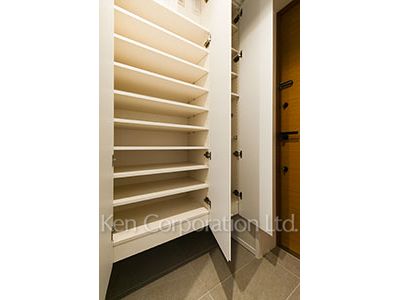 東京ガーデンテラス紀尾井町 紀尾井レジデンスの写真 シューズクローゼット