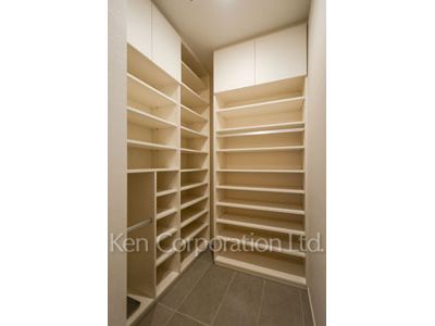 東京ガーデンテラス紀尾井町 紀尾井レジデンスの写真 シューズインクローゼット