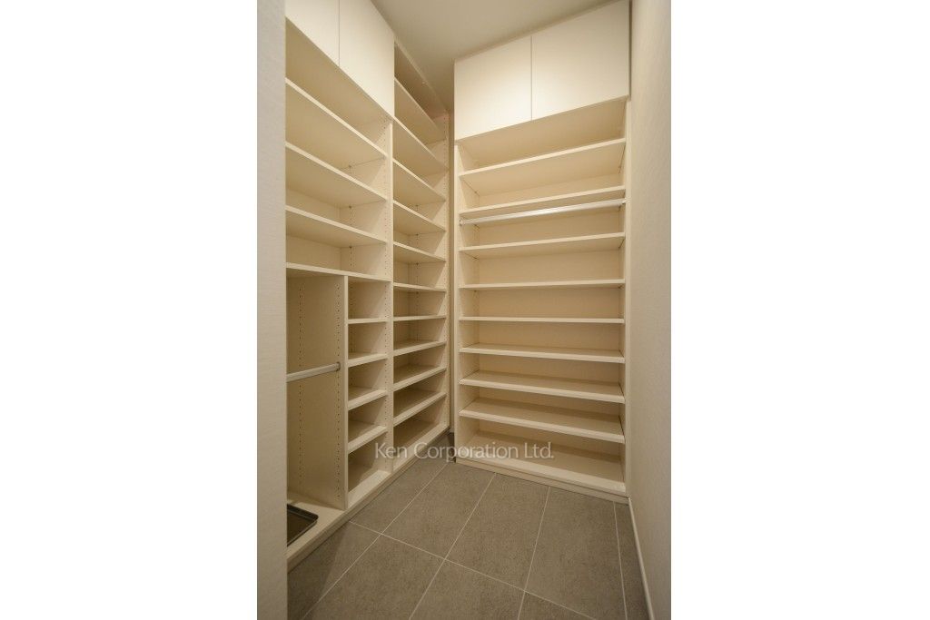 東京ガーデンテラス紀尾井町 紀尾井レジデンスの写真 シューズインクローゼット