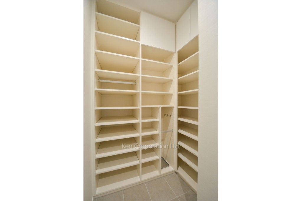 東京ガーデンテラス紀尾井町 紀尾井レジデンスの写真 シューズインクローゼット