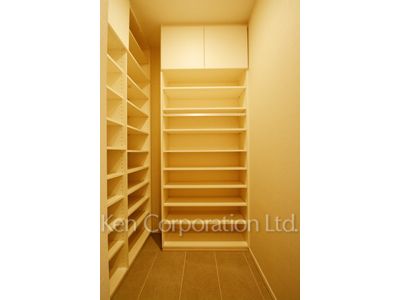 東京ガーデンテラス紀尾井町 紀尾井レジデンスの写真 シューズインクローゼット