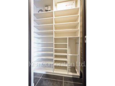 シューズインクローゼット ※18階の同じ間取タイプを撮影。仕様が異なることがあります。