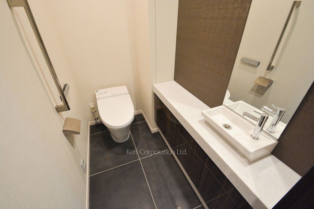 トイレ ※18階の同じ間取タイプを撮影。仕様が異なることがあります。