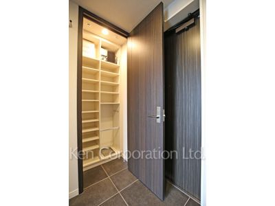 六本木グランドタワーレジデンスの写真 シューズインクローゼット