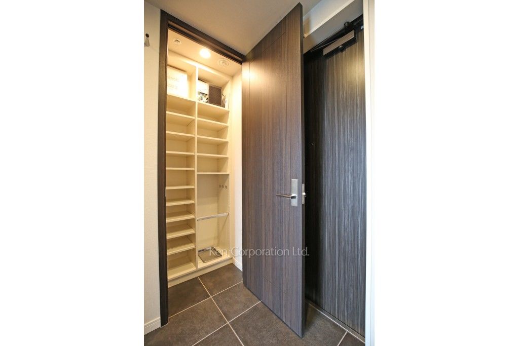 六本木グランドタワーレジデンスの写真 シューズインクローゼット