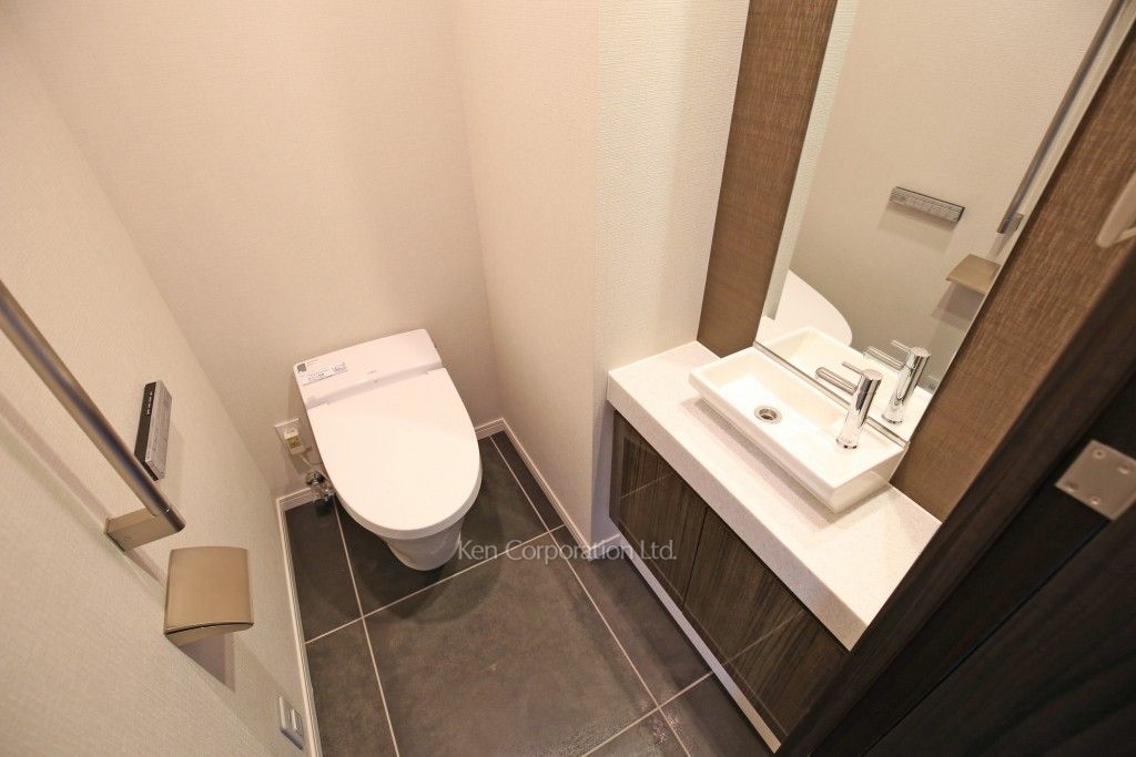 トイレ ※9階の同じ間取タイプを撮影。仕様が異なることがあります。