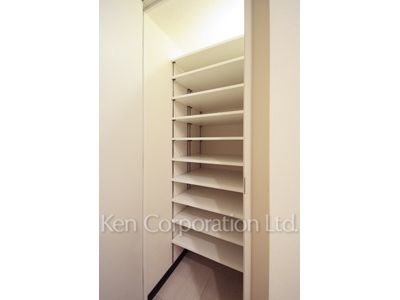 グランパレス東京八重洲アベニューの写真 シューズインクローゼット ※9階の同じ間取タイプを撮影。仕様が異なることがあります。