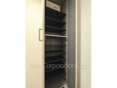 リバーシティ21イーストタワーズの写真 シューズクローゼット ※7階の同じ間取タイプを撮影。仕様が異なることがあります。