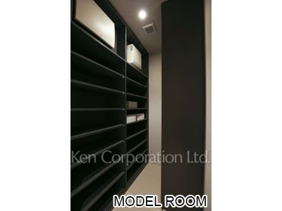 西麻布レジデンスの写真 シューズインクローゼット　※MODEL ROOM
