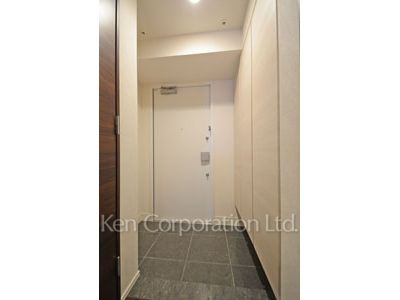 玄関 ※11階の同じ間取タイプを撮影。仕様が異なることがあります。