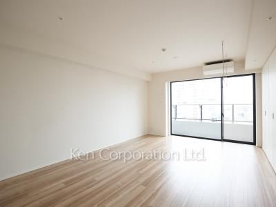 渋谷キャスト アパートメントの写真 居室（LDなど） ※16階の同じ間取タイプを撮影。仕様が異なることがあります。