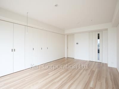 渋谷キャスト アパートメントの写真 居室（LDなど） ※16階の同じ間取タイプを撮影。仕様が異なることがあります。