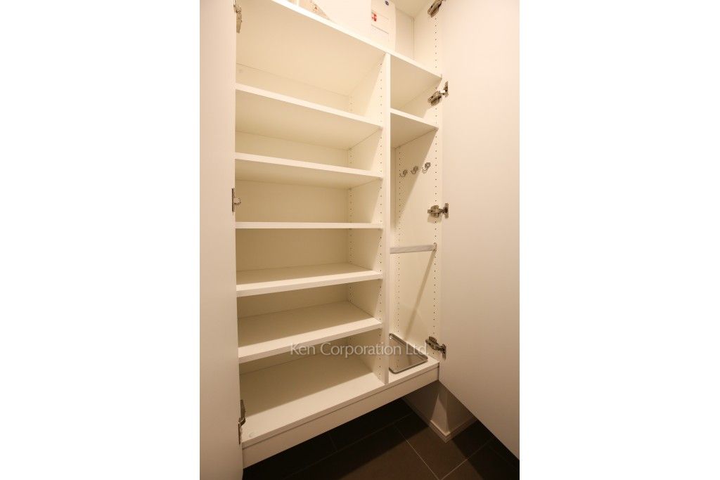 ザ・パークハビオ目黒の写真 シューズクローゼット※11階の同じ間取タイプを撮影。仕様が異なることがあります。