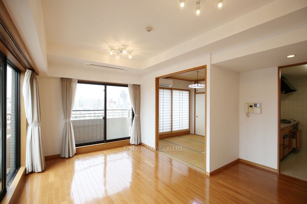 コスモ広尾の写真 リビングダイニング