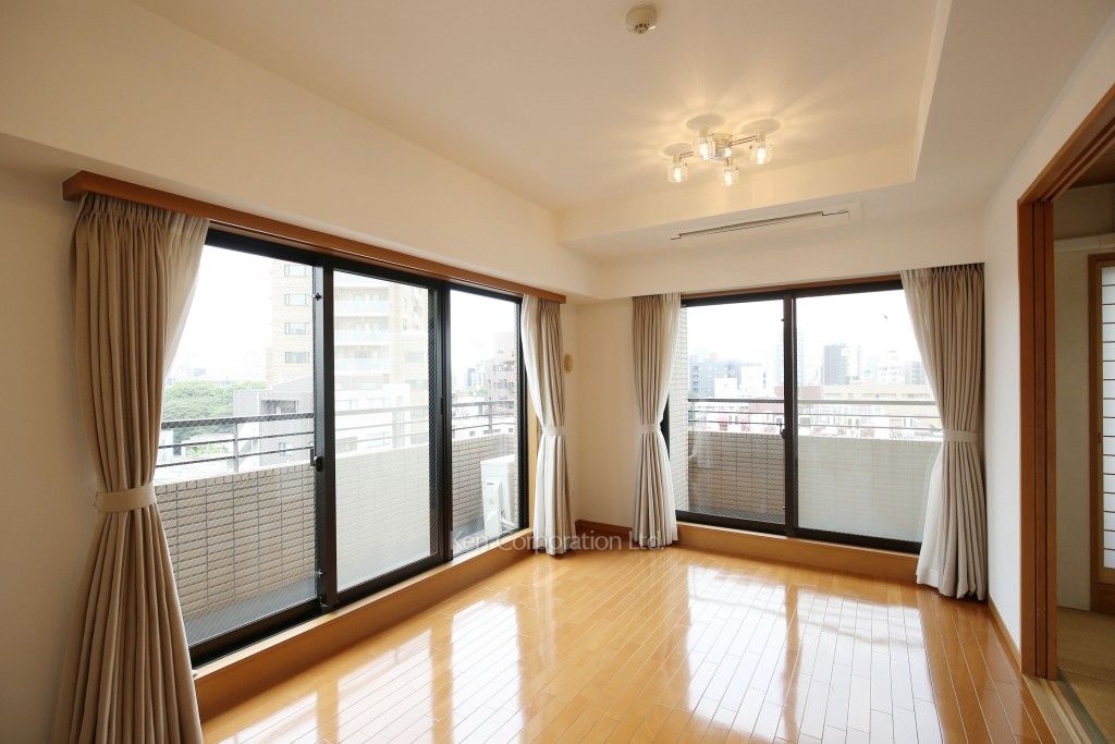 コスモ広尾の写真 リビングダイニング