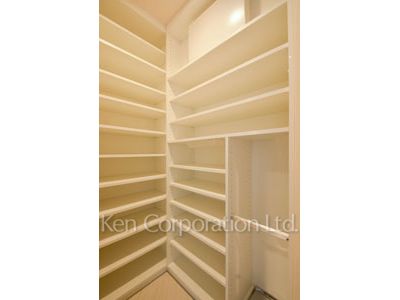 目黒第一マンションズの写真 シューズインクローゼット ※12階の同じ間取タイプを撮影。仕様が異なることがあります。