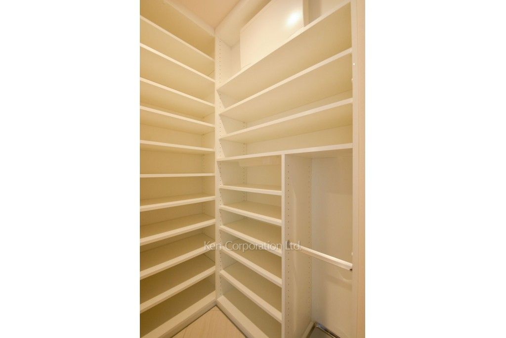 目黒第一マンションズの写真 シューズインクローゼット ※12階の同じ間取タイプを撮影。仕様が異なることがあります。