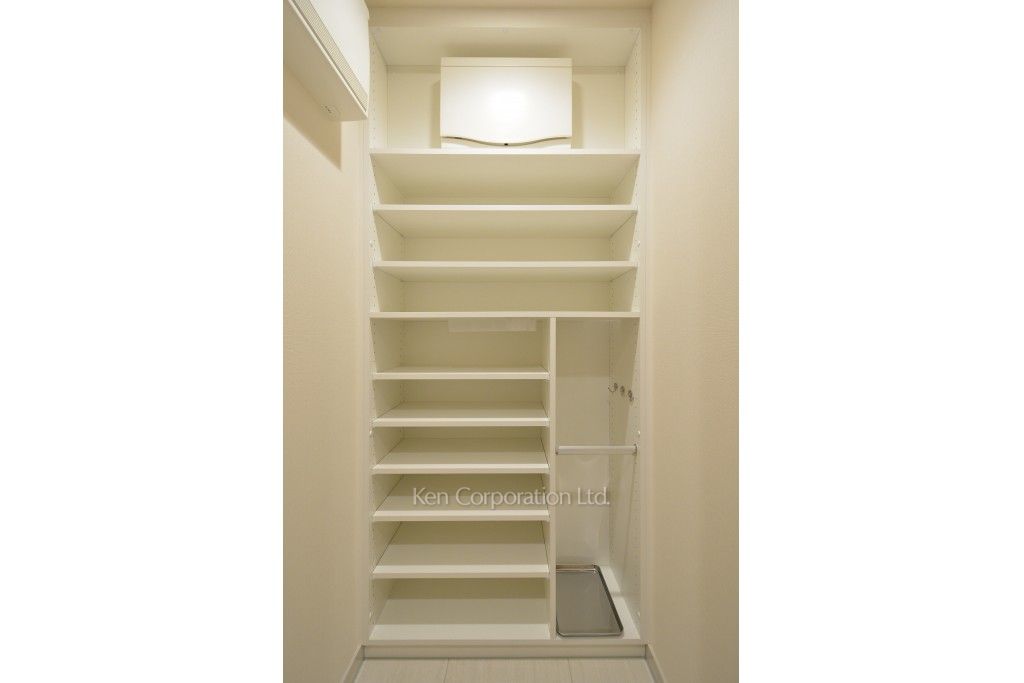 目黒第一マンションズの写真 シューズインクローゼット ※12階の同じ間取タイプを撮影。仕様が異なることがあります。