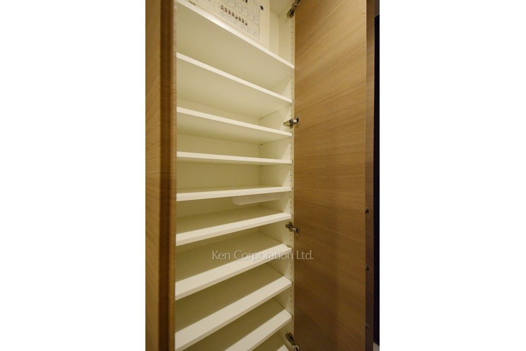 目黒第一マンションズの写真 シューズクローゼット ※12階の同じ間取タイプを撮影。仕様が異なることがあります。