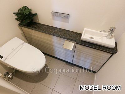 パークアクシスプレミア表参道の写真 トイレ※MODEL ROOM ※4階の同じ間取タイプを撮影。仕様が異なることがあります。