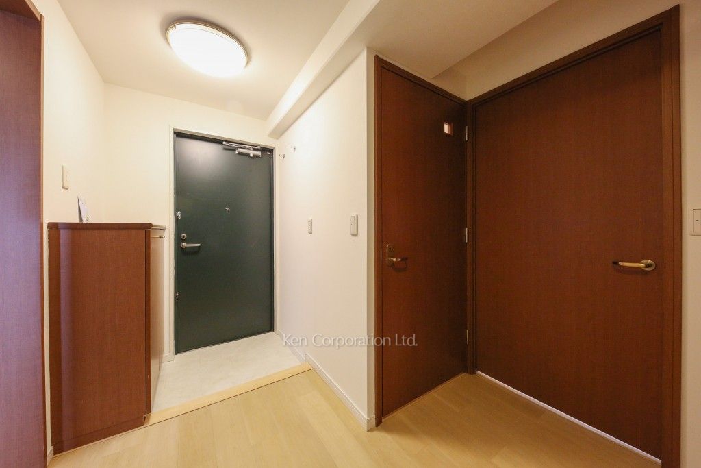 河田町ガーデン 1号棟の写真 玄関 ※8階の同じ間取タイプを撮影。仕様が異なることがあります。