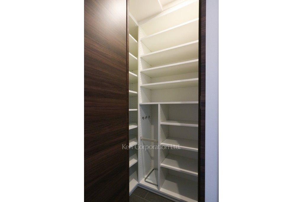 ザ・パークハビオ恵比寿プレイスの写真 シューズインクローゼット ※10階の同じ間取タイプを撮影。仕様が異なることがあります。