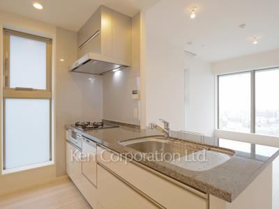 大崎ガーデンレジデンスの写真 キッチン ※22階の同じ間取タイプを撮影。仕様が異なることがあります。