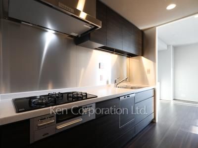 ラ・トゥール渋谷神南の写真 キッチン ※19階の同じ間取タイプを撮影。仕様が異なることがあります。