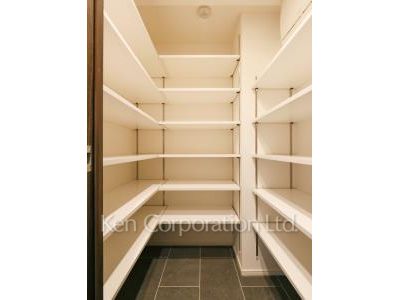 シューズインクローゼット ※3階の同じ間取タイプを撮影。仕様が異なることがあります。