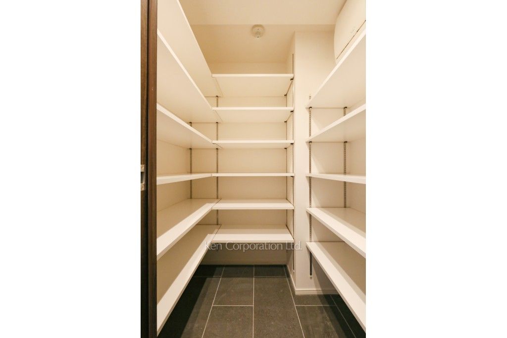 ザ・パークハビオ柿の木坂の写真 シューズインクローゼット ※3階の同じ間取タイプを撮影。仕様が異なることがあります。