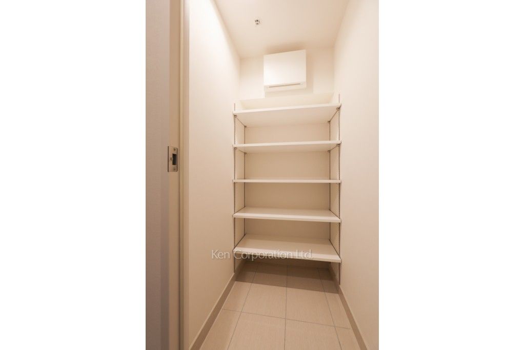 HAMACHO APARTMENTSの写真 シューズインクローゼット