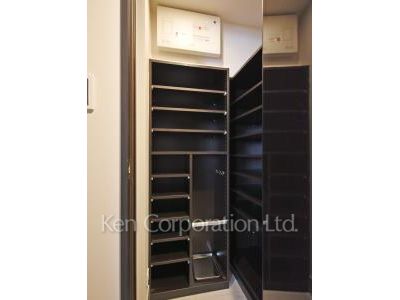 パークフラッツ渋谷神山町の写真 シューズインクローゼット ※5階の同じ間取タイプを撮影。仕様が異なることがあります。