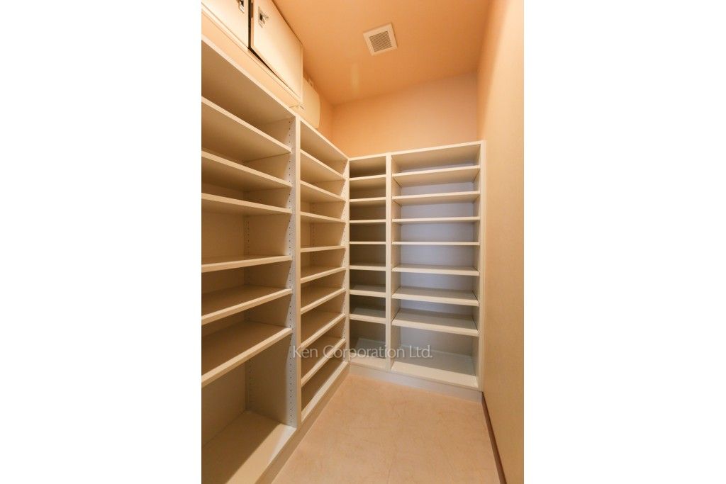 青山ザ・タワーの写真 シューズインクローゼット