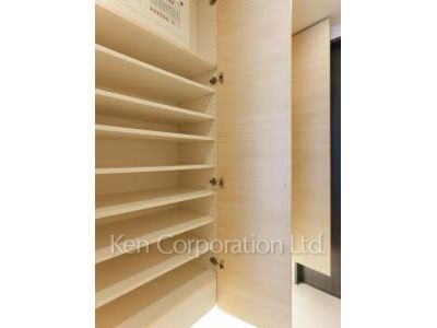 セントラルパークタワー ラ・トゥール新宿の写真 シューズクローゼット