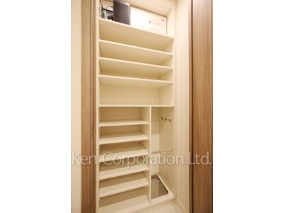 六本木グランドタワーレジデンスの写真 シューズインクローゼット ※10階の同じ間取タイプを撮影。仕様が異なることがあります。