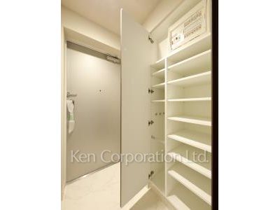 シューズクローゼット ※9階の同じ間取タイプを撮影。仕様が異なることがあります。