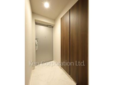 玄関 ※9階の同じ間取タイプを撮影。仕様が異なることがあります。