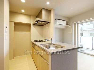 LIBRGRANT西新宿の写真 キッチン ※10階の同じ間取タイプを撮影。仕様が異なることがあります。