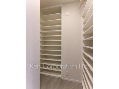 ラ・トゥール渋谷宇田川の写真 シューズインクローゼット ※21階の同じ間取タイプを撮影。仕様が異なることがあります。