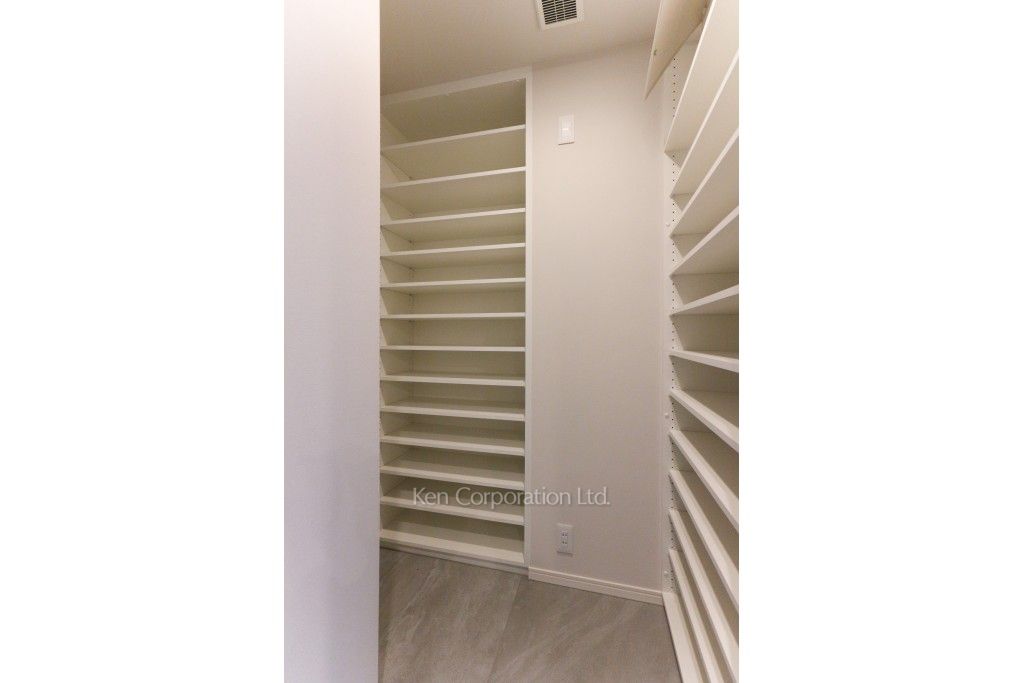 ラ・トゥール渋谷宇田川の写真 シューズインクローゼット ※21階の同じ間取タイプを撮影。仕様が異なることがあります。