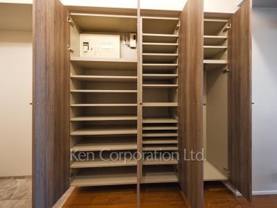 グランドメゾン恵比寿の杜フロントレジデンスの写真 シューズクローゼット