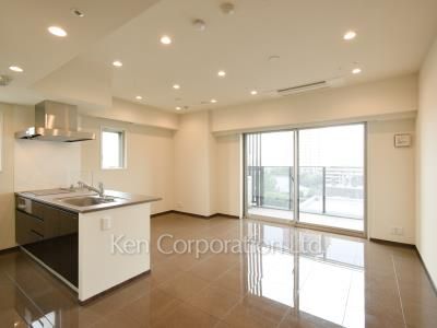 居室（LDなど） ※12階の同じ間取タイプを撮影。仕様が異なることがあります。