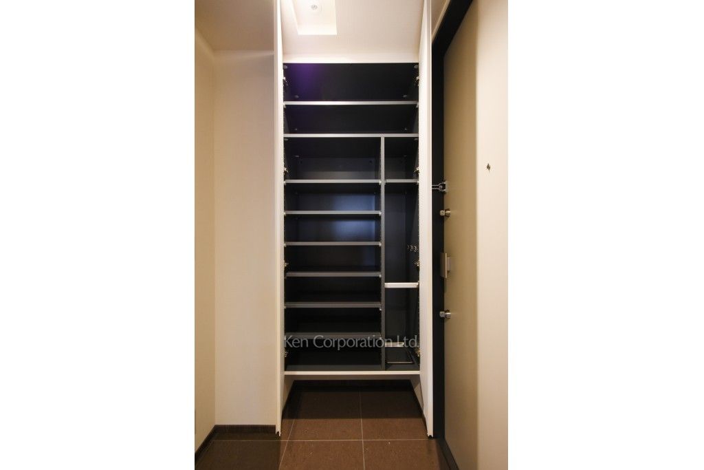カーサスプレンディッド麻布十番の写真 シューズクローゼット ※12階の同じ間取タイプを撮影。仕様が異なることがあります。