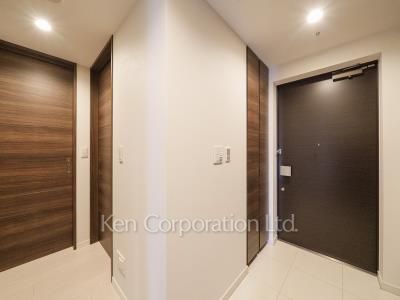 玄関 ※24階の同じ間取タイプを撮影。仕様が異なることがあります。