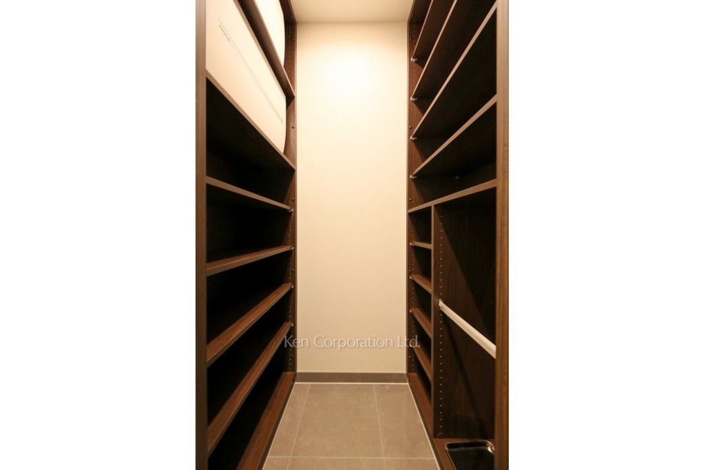 Dマークス西新宿タワーの写真 シューズインクローゼット ※28階の同じ間取タイプを撮影。仕様が異なることがあります。