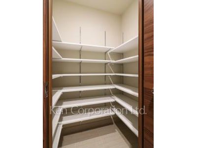 東京ポートシティ竹芝 レジデンスタワーの写真 シューズインクローゼット ※17階の同じ間取タイプを撮影。仕様が異なることがあります。